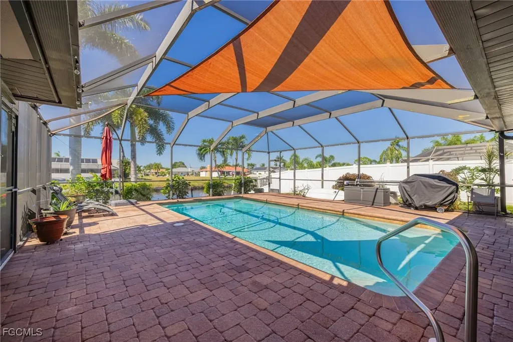 1518 SE 10th Place Cape Coral FL 33990