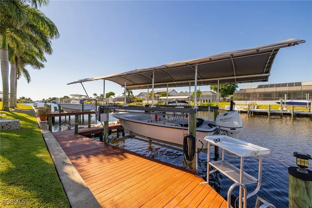 1518 SE 10th Place Cape Coral FL 33990