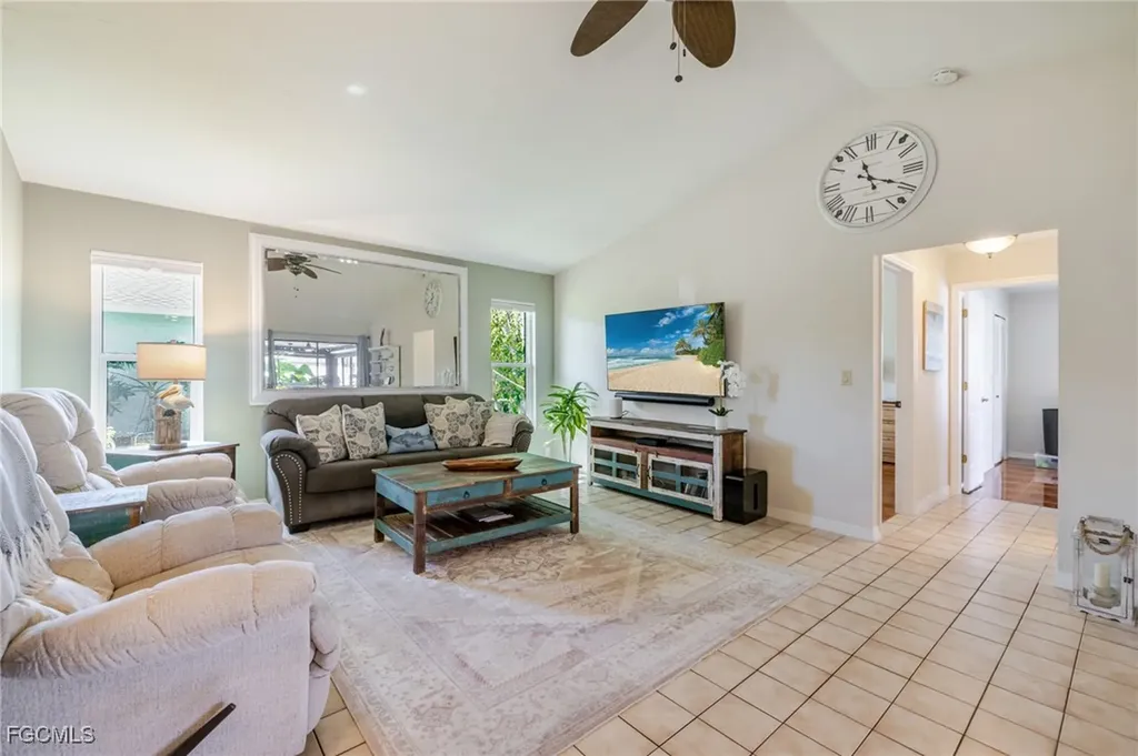 1518 SE 10th Place Cape Coral FL 33990