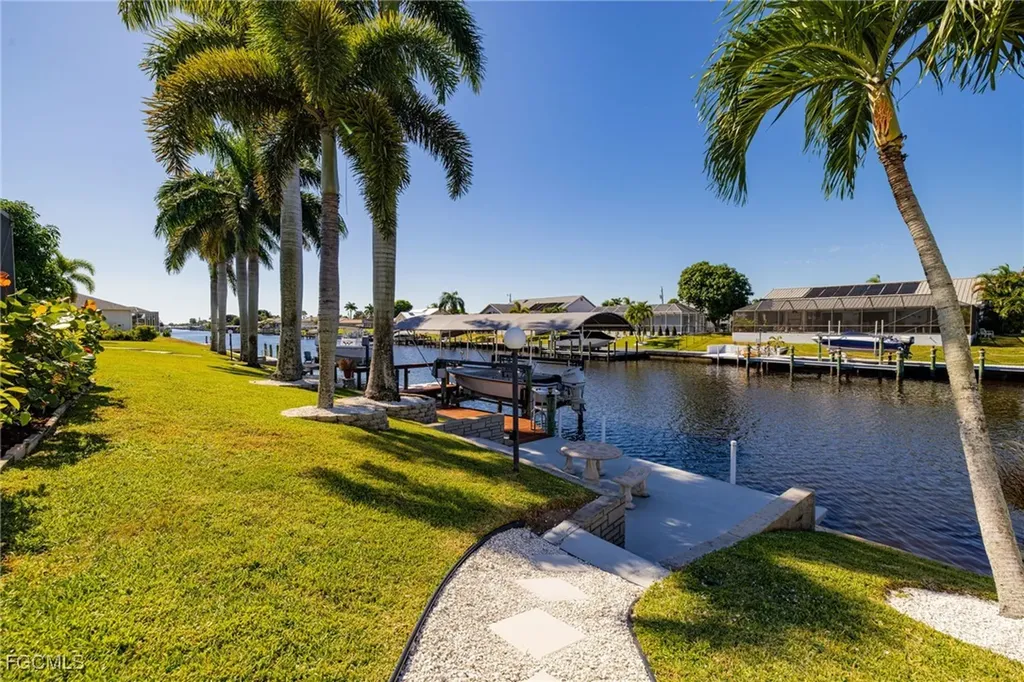 1518 SE 10th Place Cape Coral FL 33990