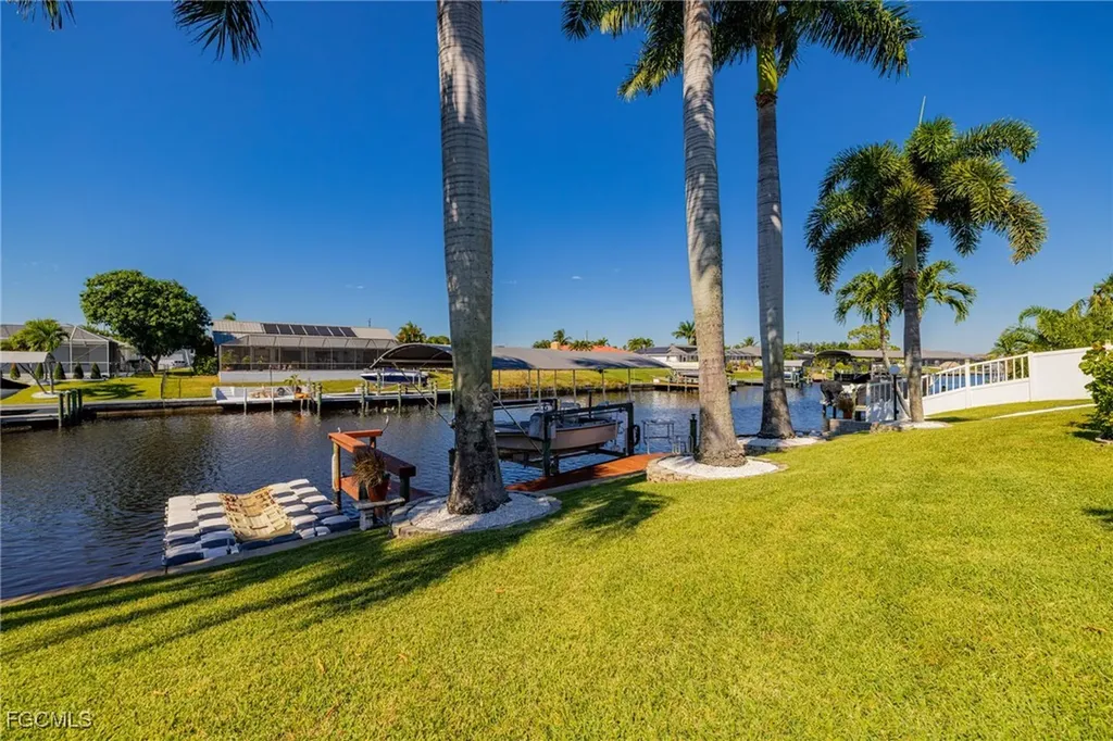 1518 SE 10th Place Cape Coral FL 33990