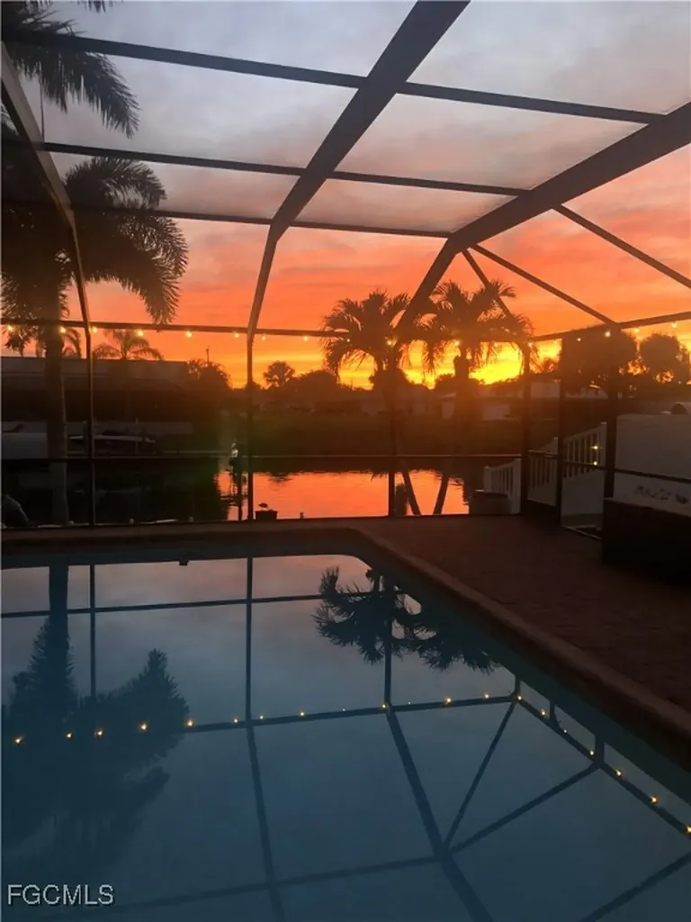 1518 SE 10th Place Cape Coral FL 33990