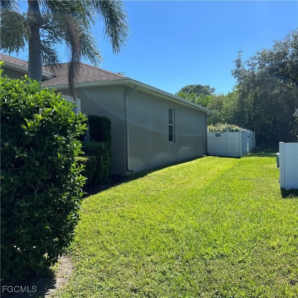 2702 Nature Pointe Loop Fort Myers FL 33905