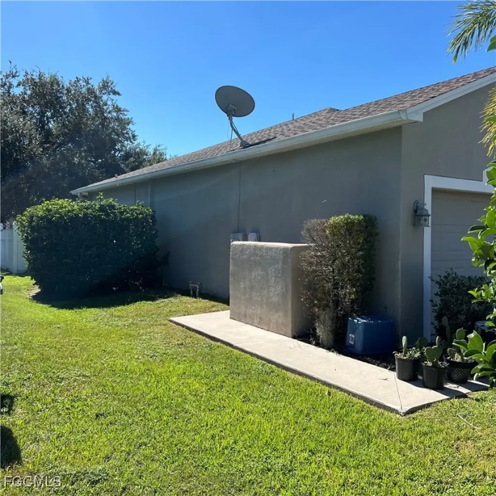 2702 Nature Pointe Loop Fort Myers FL 33905