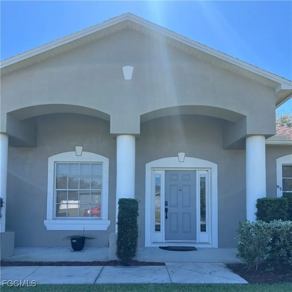 2702 Nature Pointe Loop Fort Myers FL 33905