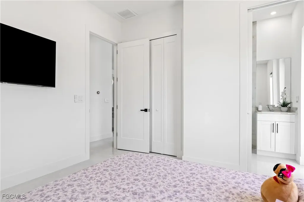 833 SW 16th Terrace Cape Coral FL 33991