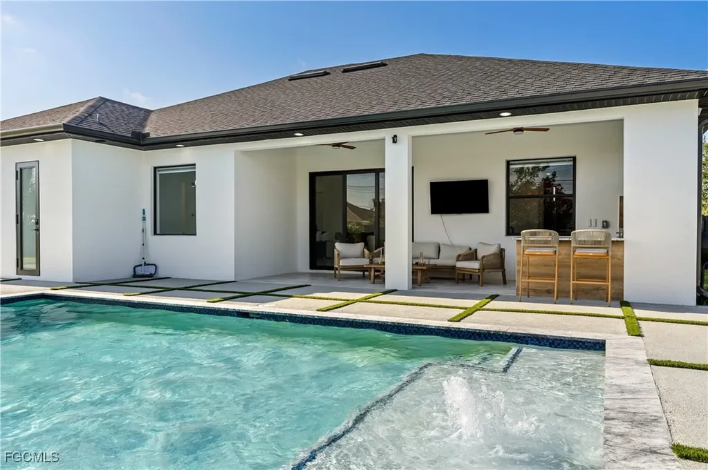833 SW 16th Terrace Cape Coral FL 33991