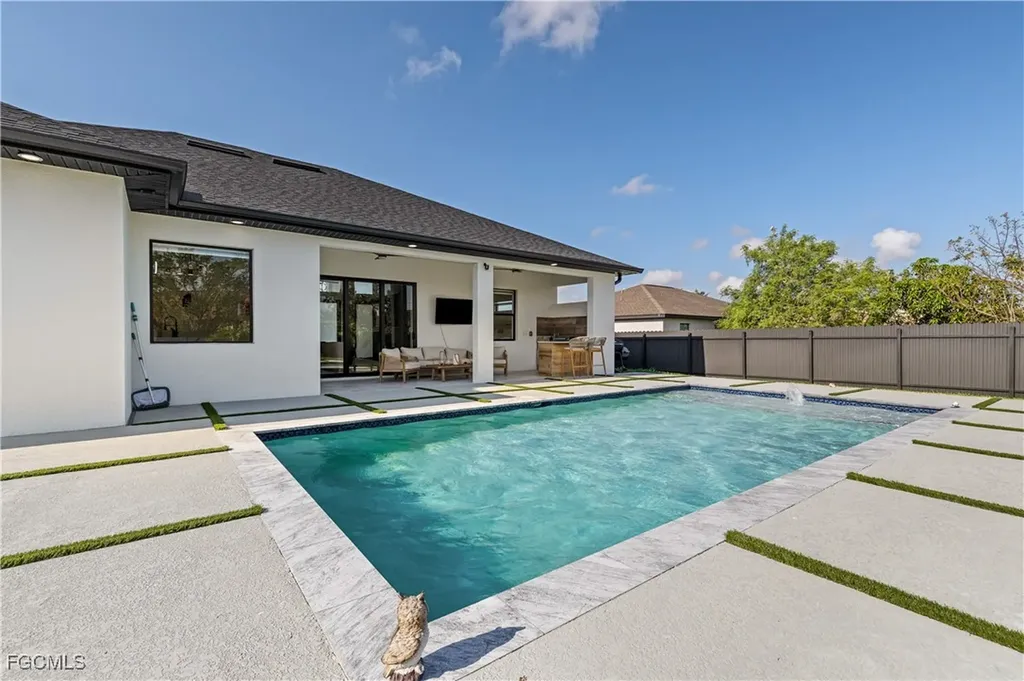 833 SW 16th Terrace Cape Coral FL 33991