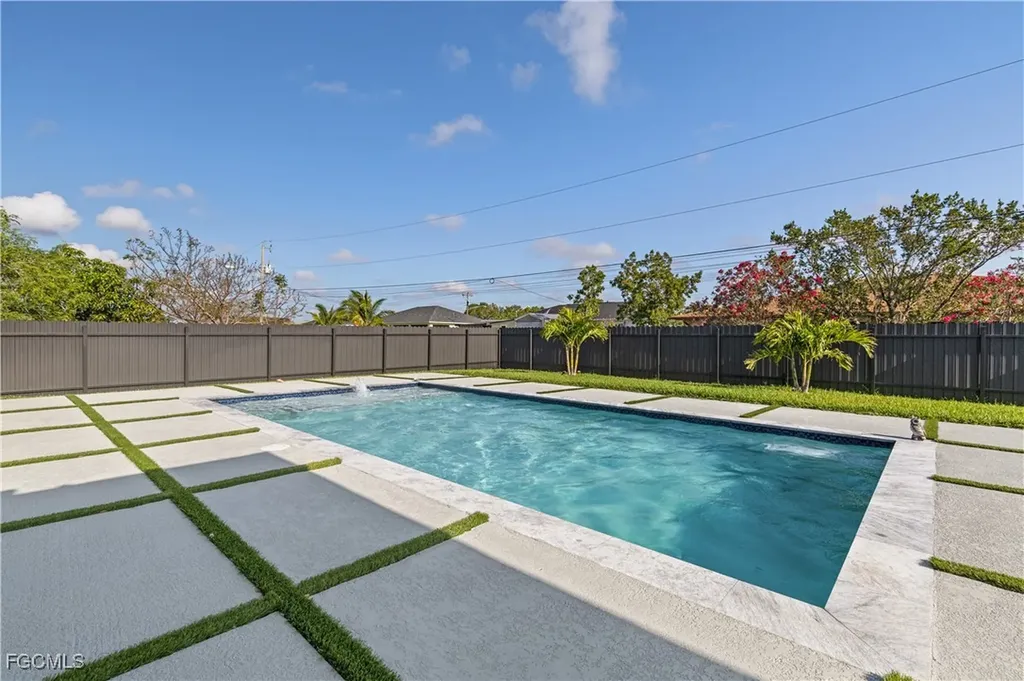 833 SW 16th Terrace Cape Coral FL 33991