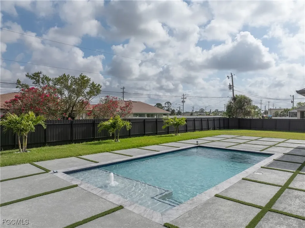 833 SW 16th Terrace Cape Coral FL 33991