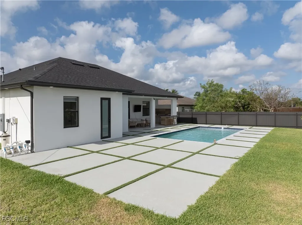 833 SW 16th Terrace Cape Coral FL 33991