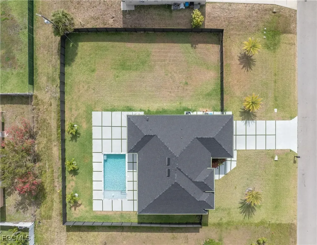 833 SW 16th Terrace Cape Coral FL 33991
