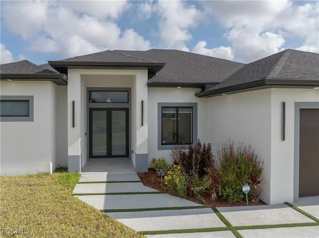 833 SW 16th Terrace Cape Coral FL 33991