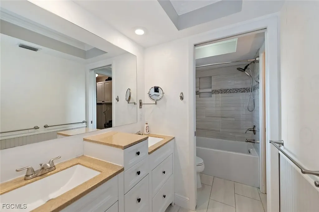 207 SE 43rd Lane Cape Coral FL 33904