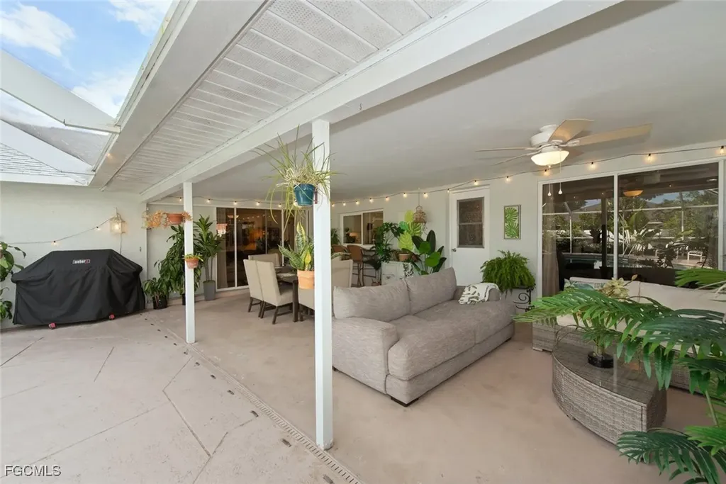 207 SE 43rd Lane Cape Coral FL 33904