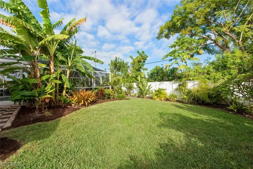 207 SE 43rd Lane Cape Coral FL 33904