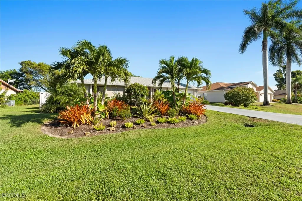 207 SE 43rd Lane Cape Coral FL 33904