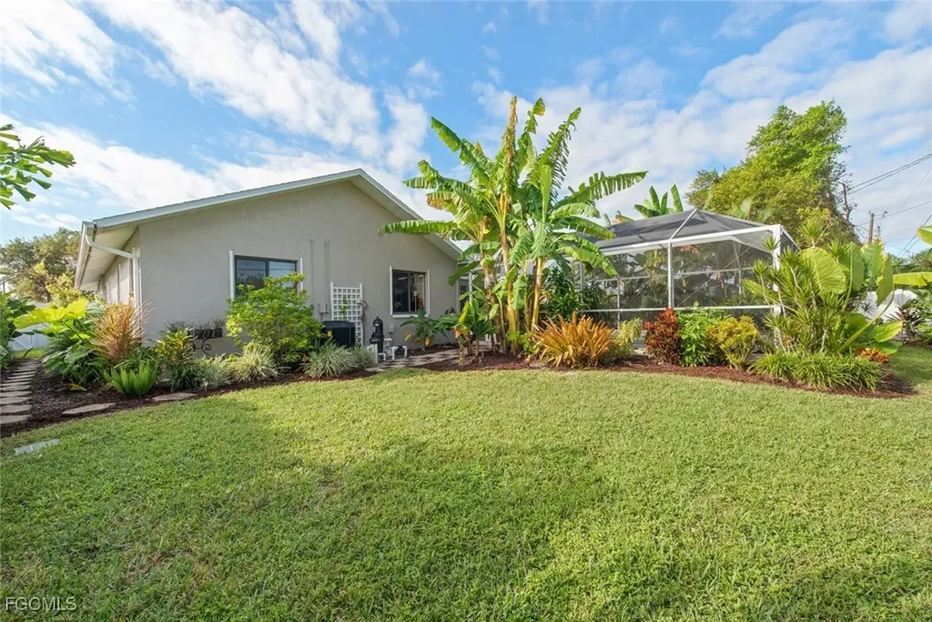 207 SE 43rd Lane Cape Coral FL 33904
