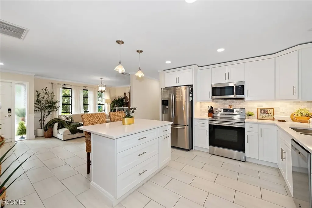 207 SE 43rd Lane Cape Coral FL 33904