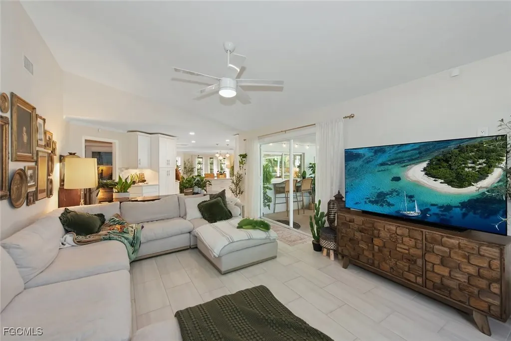 207 SE 43rd Lane Cape Coral FL 33904