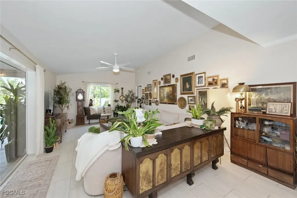 207 SE 43rd Lane Cape Coral FL 33904