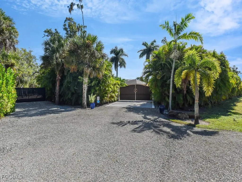6480 Pine Cone Court Fort Myers FL 33912