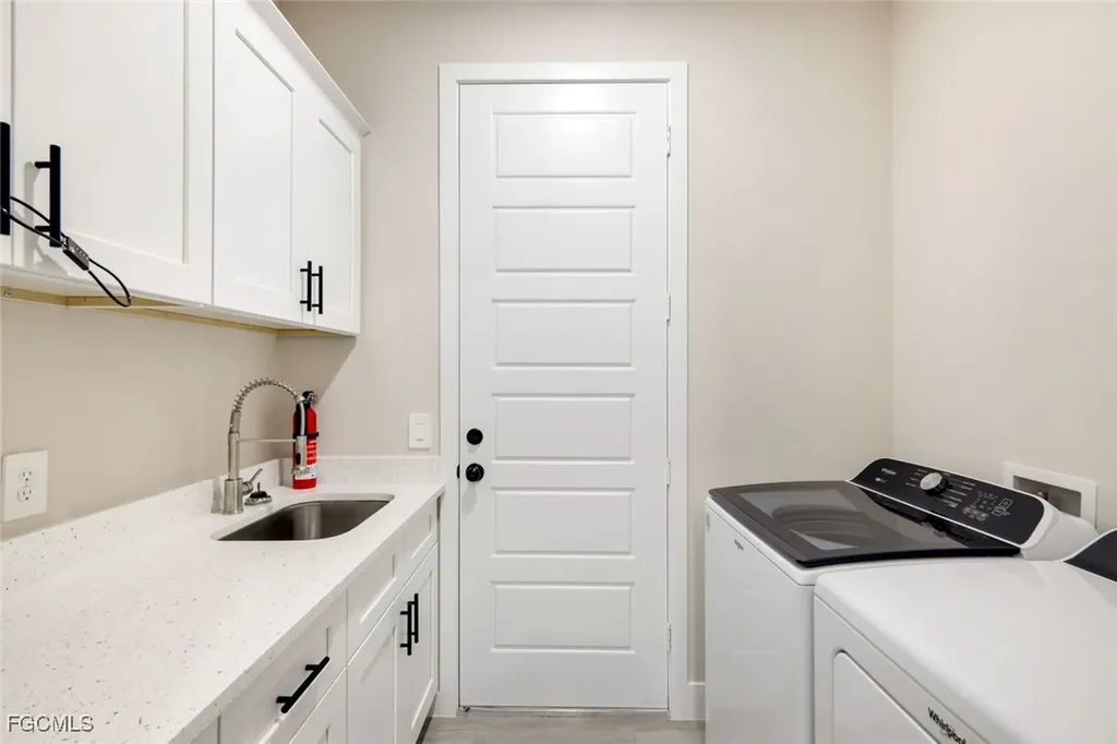 2305 SW 32nd Street Cape Coral FL 33914