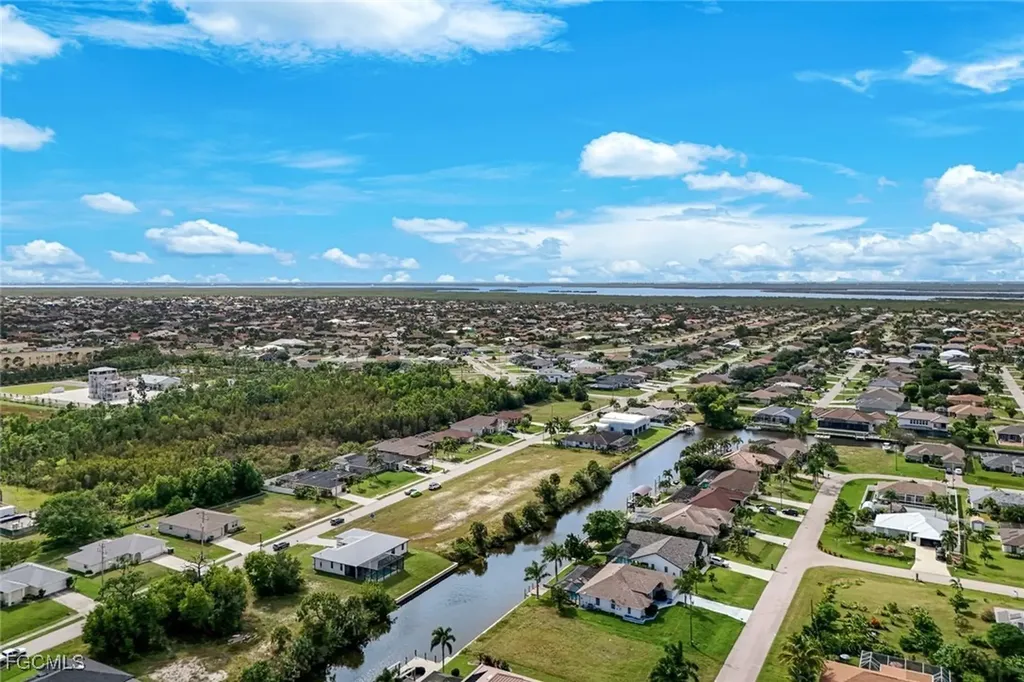 2305 SW 32nd Street Cape Coral FL 33914