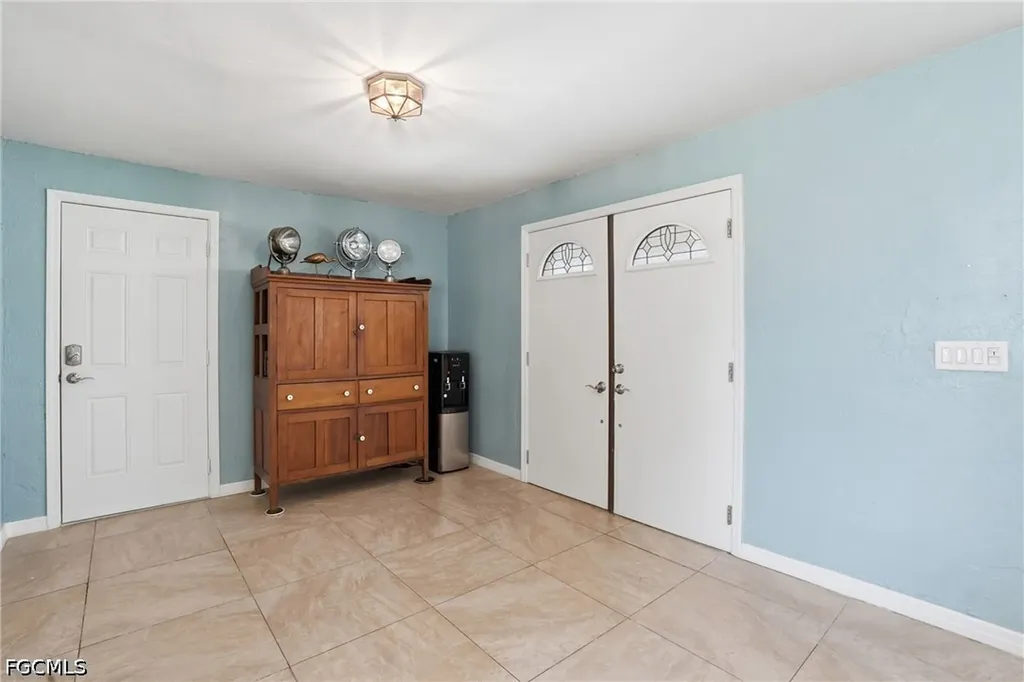 5229 Pelican Boulevard Cape Coral FL 33914