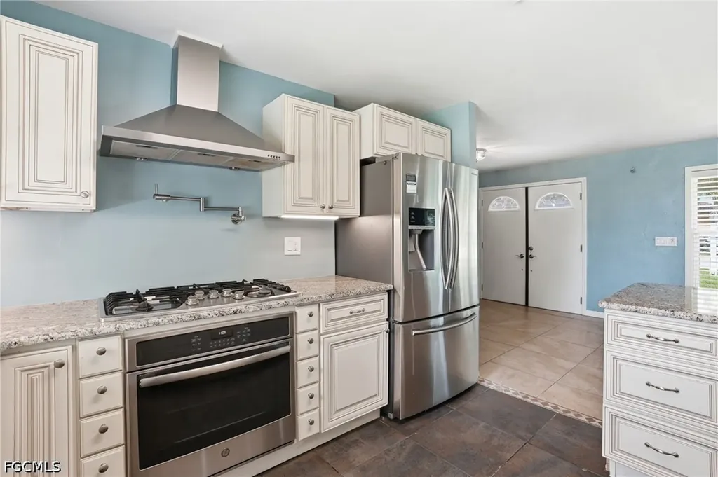 5229 Pelican Boulevard Cape Coral FL 33914