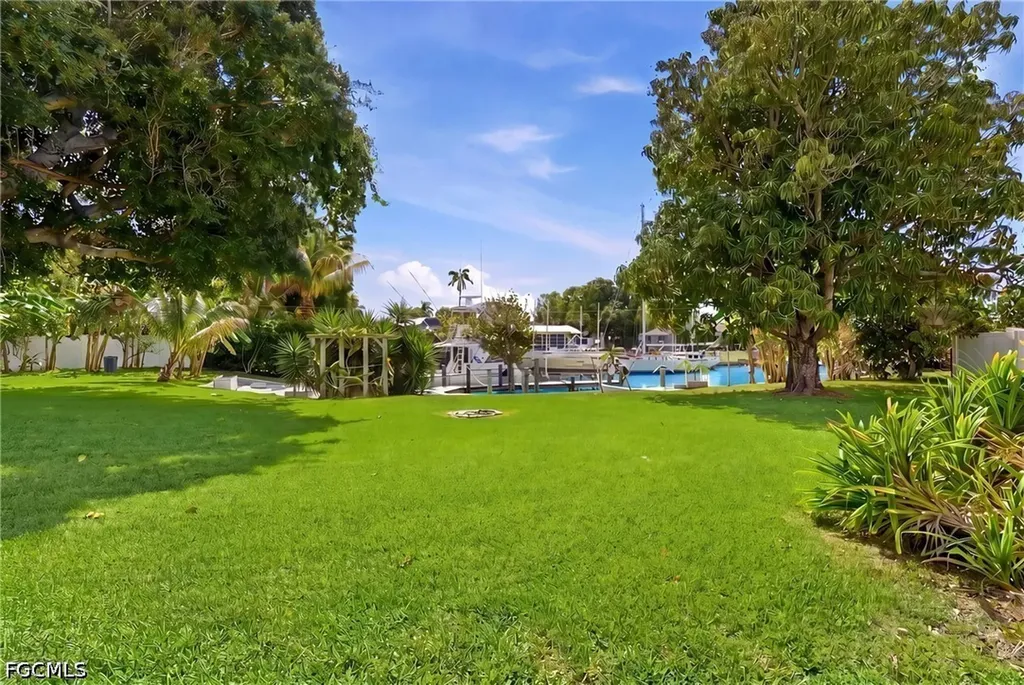 5229 Pelican Boulevard Cape Coral FL 33914