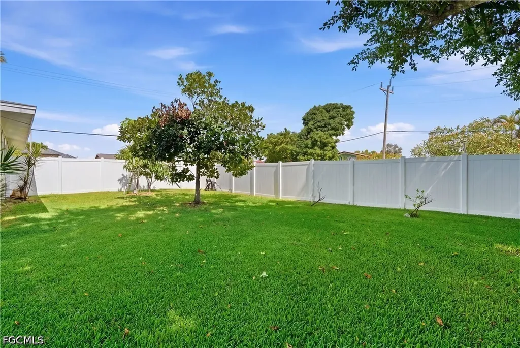 5229 Pelican Boulevard Cape Coral FL 33914
