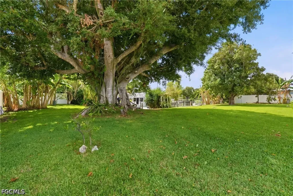 5229 Pelican Boulevard Cape Coral FL 33914