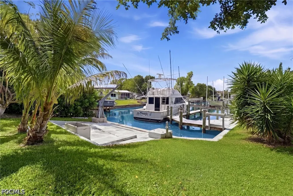 5229 Pelican Boulevard Cape Coral FL 33914