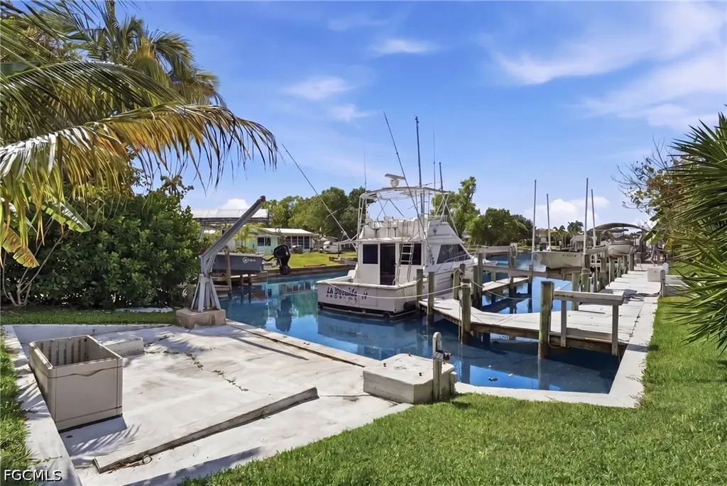 5229 Pelican Boulevard Cape Coral FL 33914