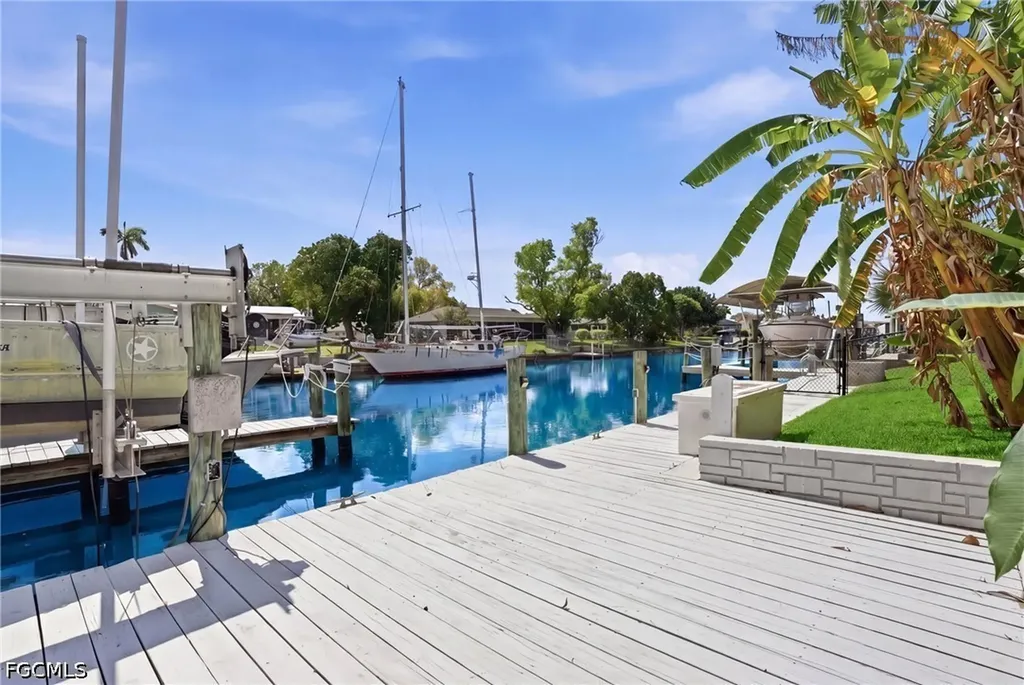 5229 Pelican Boulevard Cape Coral FL 33914