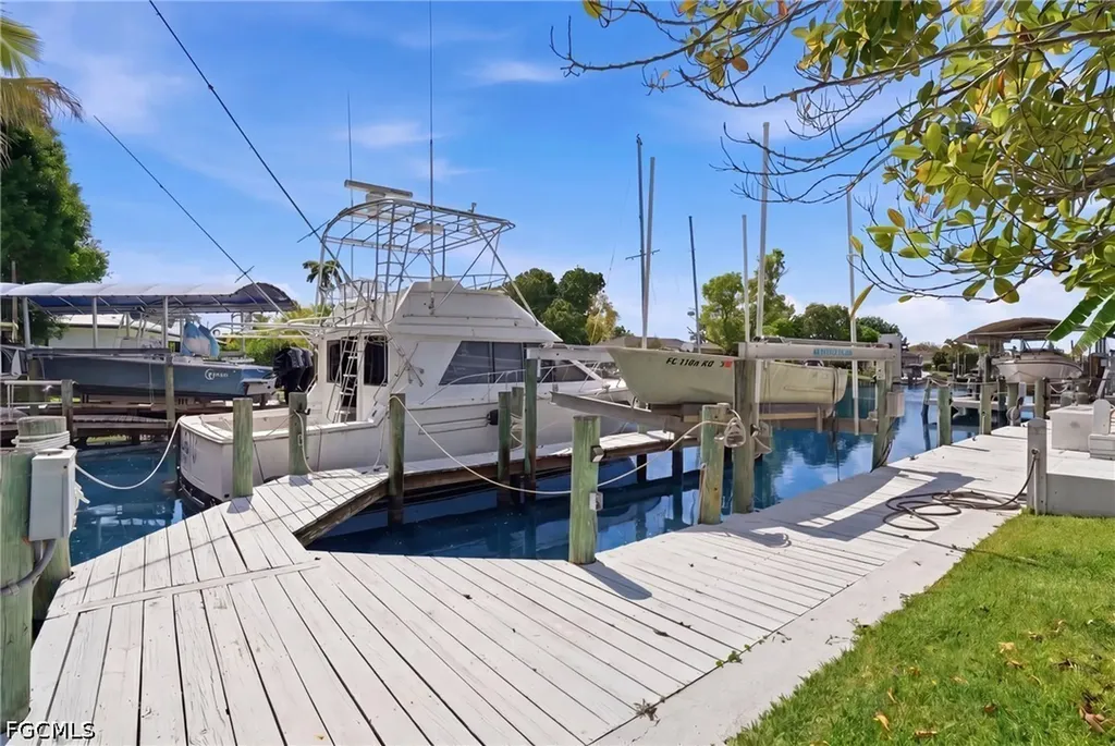 5229 Pelican Boulevard Cape Coral FL 33914