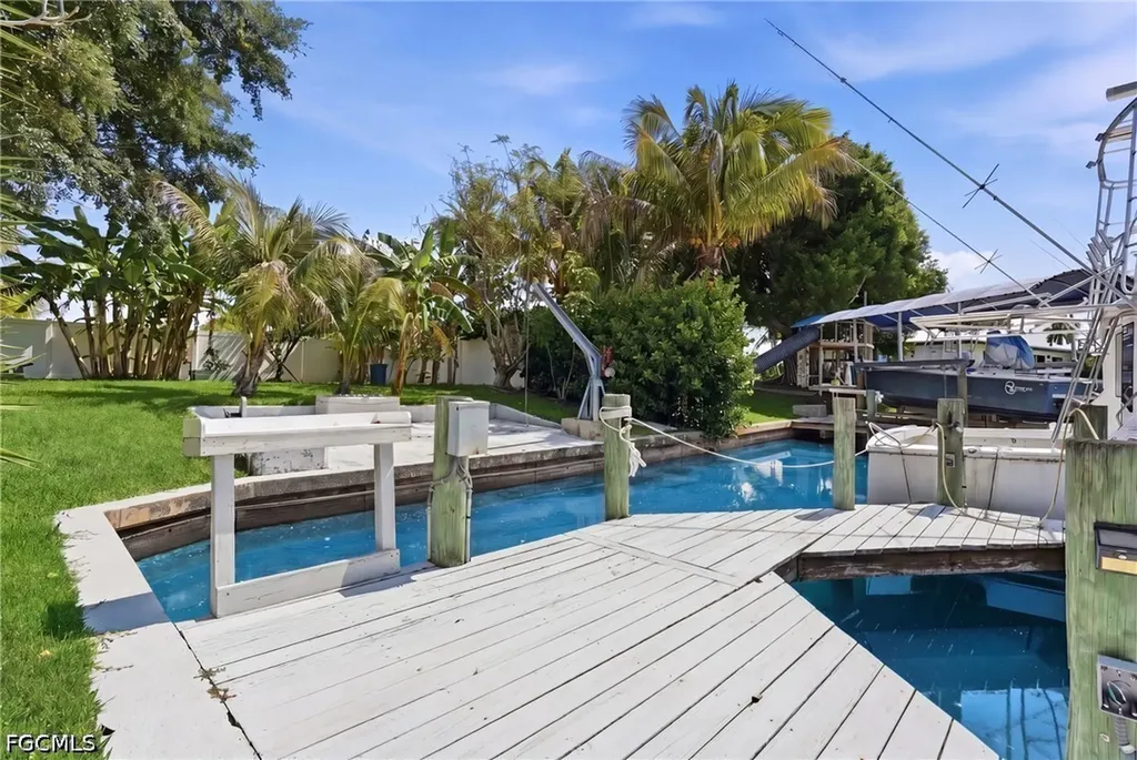 5229 Pelican Boulevard Cape Coral FL 33914