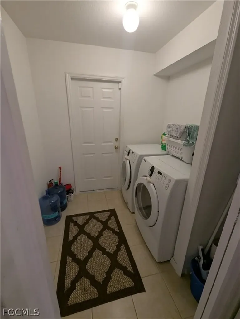 1007 NE 1st Avenue Cape Coral FL 33909