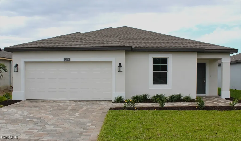 250 Lakeside Breeze Way Lehigh Acres FL 33936