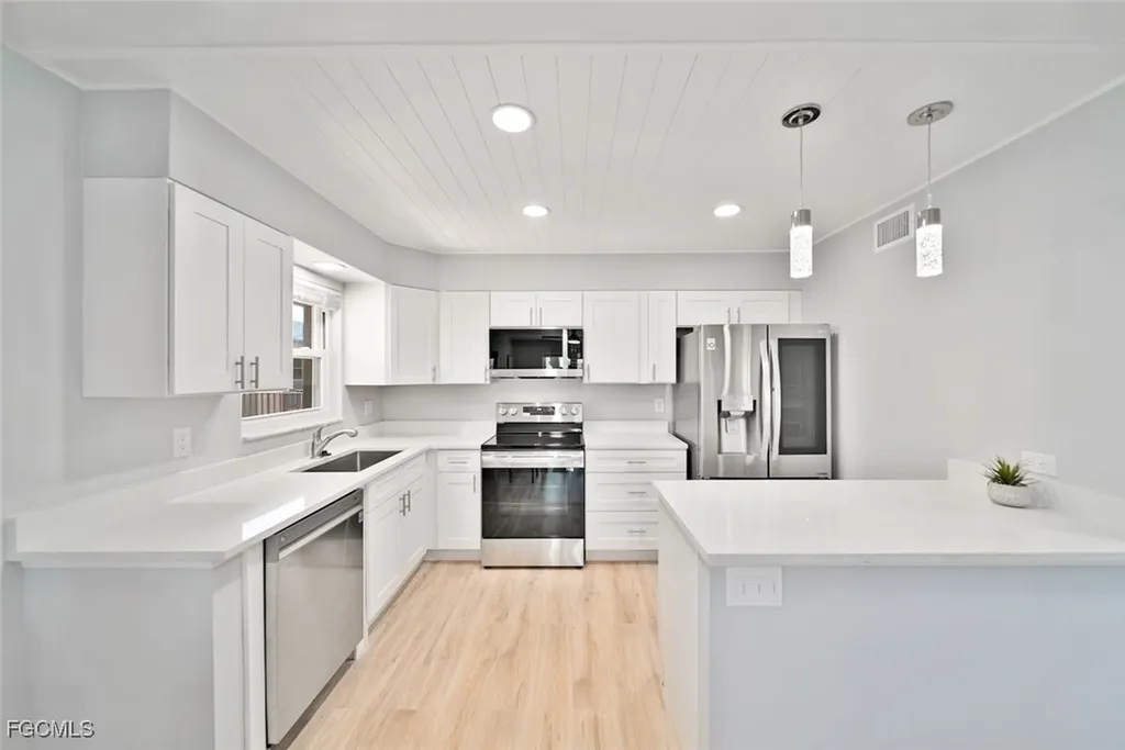 16881 Davis Road Fort Myers FL 33908