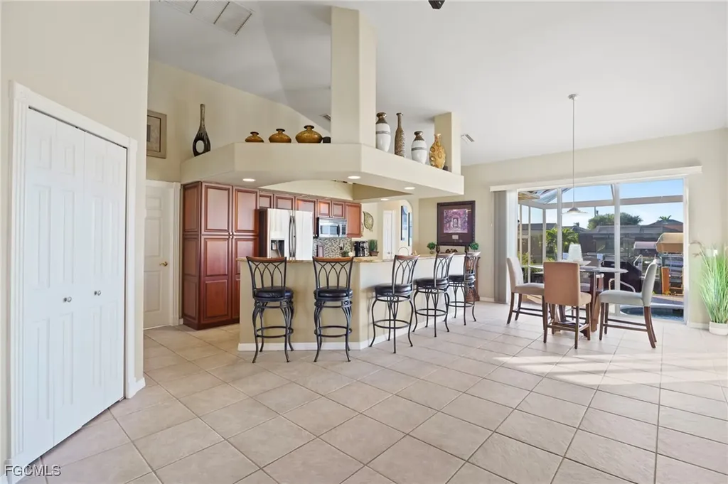 5220 SW 8th Place Cape Coral FL 33914