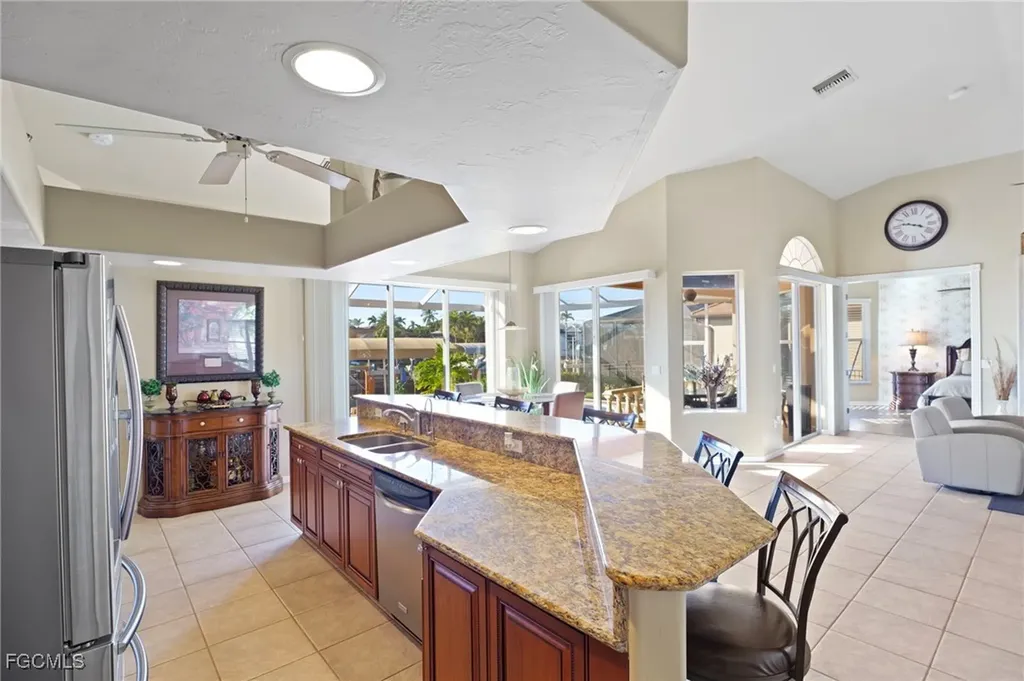 5220 SW 8th Place Cape Coral FL 33914