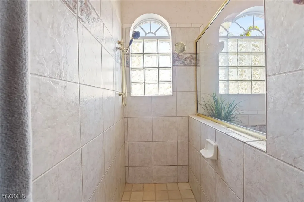 5220 SW 8th Place Cape Coral FL 33914