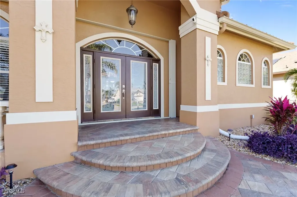 5220 SW 8th Place Cape Coral FL 33914