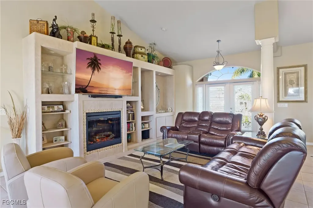 5220 SW 8th Place Cape Coral FL 33914