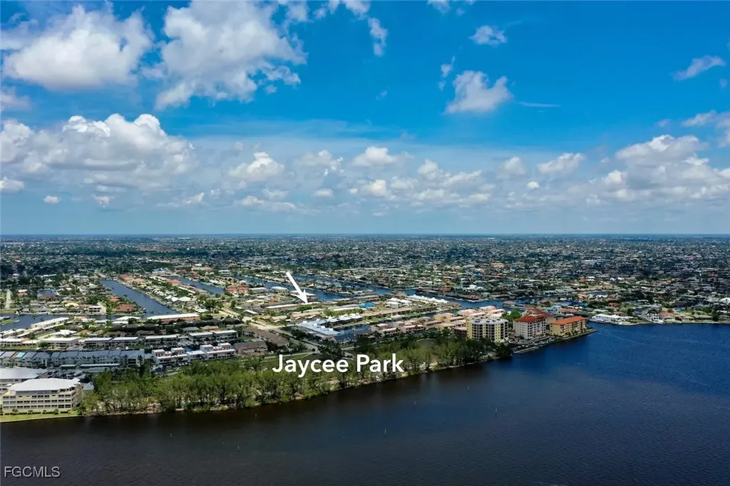 4104 SE 19th Avenue Cape Coral FL 33904