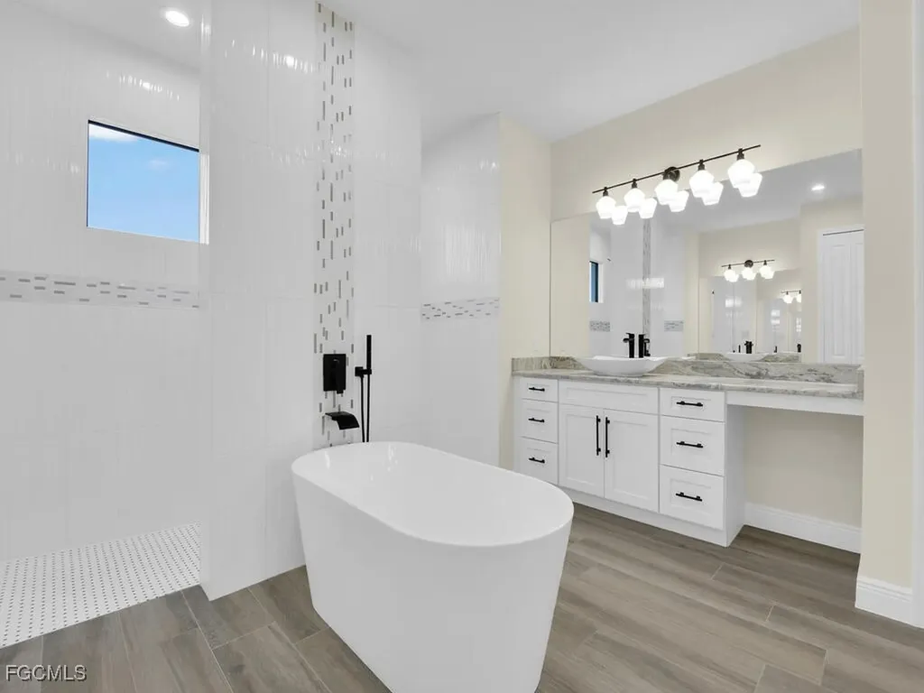 144 SW 28th Street Cape Coral FL 33914