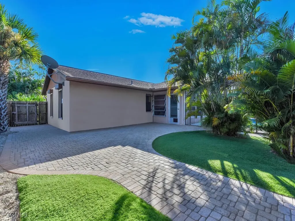 9041 Hamlin Road W Fort Myers FL 33967