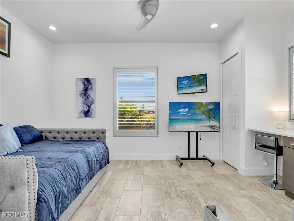 2333 SW 21st Avenue Cape Coral FL 33991